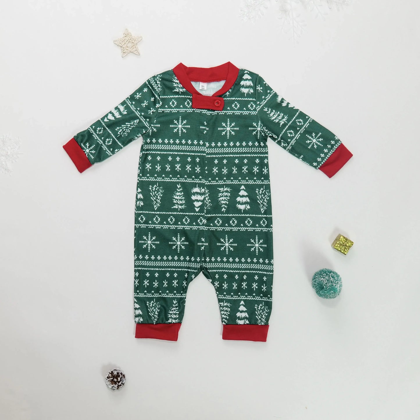 Weihnachtlicher Pyjama-Set für die ganze Familie